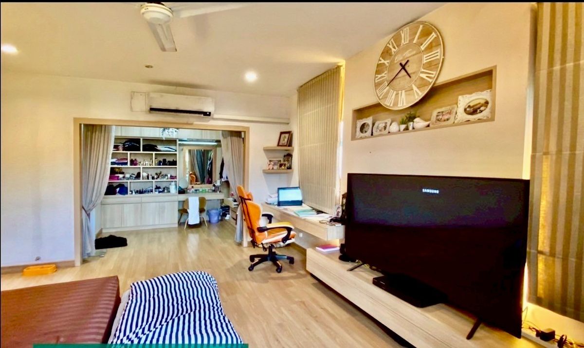 ขายบ้านพัฒนาการ ศรีนครินทร์ : บ้านเดี่ยว 2 ชั้น พร้อมเฟอร์นิเจอร์ทั้งหลัง พร้อมอยู่ได้ทันที ตั้งอยู่ในโครงการ The Plant พัฒนาการ ซอย 38 ใกล้ทางด่วนพัฒนาการ และเชื่อมต่อถนนศรีนครินทร์-สุขุมวิทได้สะดวก