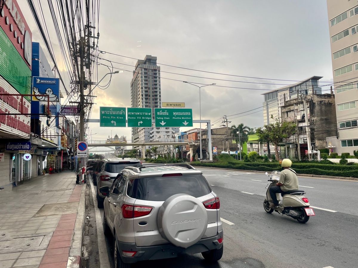 For SaleShop HousePinklao, Charansanitwong : [M6357] 2 commercial buildings, rare golden location, 23.50 sq.w., Krungthon Bridge (Sang Hi) near the Krung Thon Market for 2 minutes to the Riverside Bangkok Hotel.
