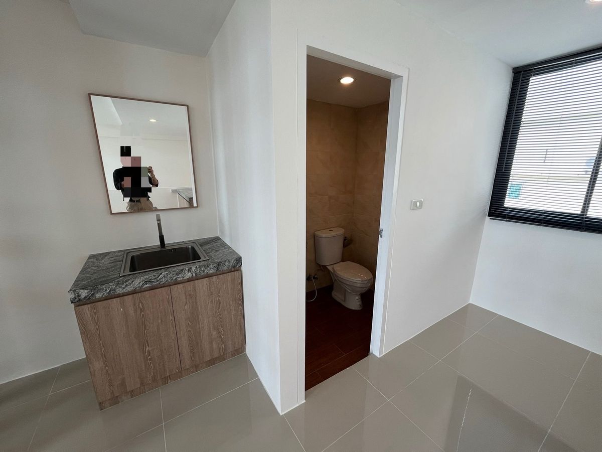 ให้เช่าโฮมออฟฟิศพระราม 3 สาธุประดิษฐ์ : ปล่อยเช่า โมเดิร์น โฮมออฟฟิศ สตูดิโอ ริมถนนใหญ่ พระราม 3 - รัชดาภิเษก แขวงบางโพงพาง เขตยานนาวา กรุงเทพมหานคร | จอดรถได้ 4 คัน | จดทะเบียนบริษัท หรือเช่าทำธุรกิจเชิงพาณิชย์ได้