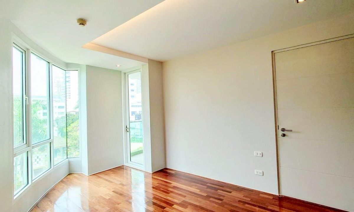 ขายคอนโดสุขุมวิท อโศก ทองหล่อ : ขาย Beverly 33 1 ห้องนอน ห้องมุม ชั้น 6 ขนาด 50 ตรม. รีโนเวทใหม่ ห่าง BTS พร้อมพงษ์ 300 ม.