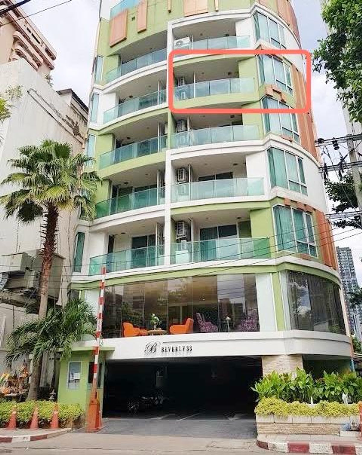 ขายคอนโดสุขุมวิท อโศก ทองหล่อ : ขาย Beverly 33 1 ห้องนอน ห้องมุม ชั้น 6 ขนาด 50 ตรม. รีโนเวทใหม่ ห่าง BTS พร้อมพงษ์ 300 ม.