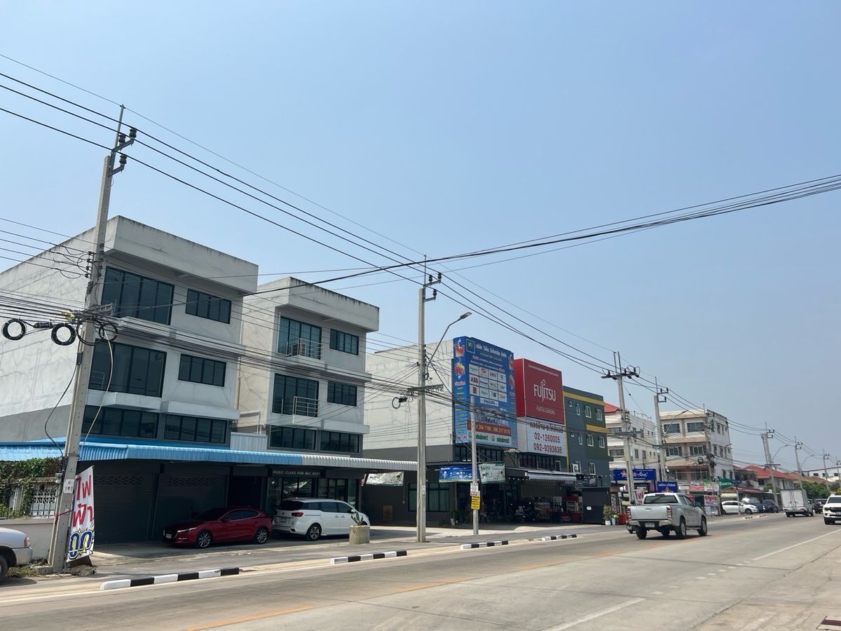 ขายทาวน์โฮมพุทธมณฑล ศาลายา : 9.9ล้านบาท.-ขายตามสภาพด่วน!ต่ำกว่าราคาตลาด3ล้านบาท ติดถนน ตรงข้ามศาลาธรรมสพน์ ซอยน์22 พุทธมณฑลสาย2 