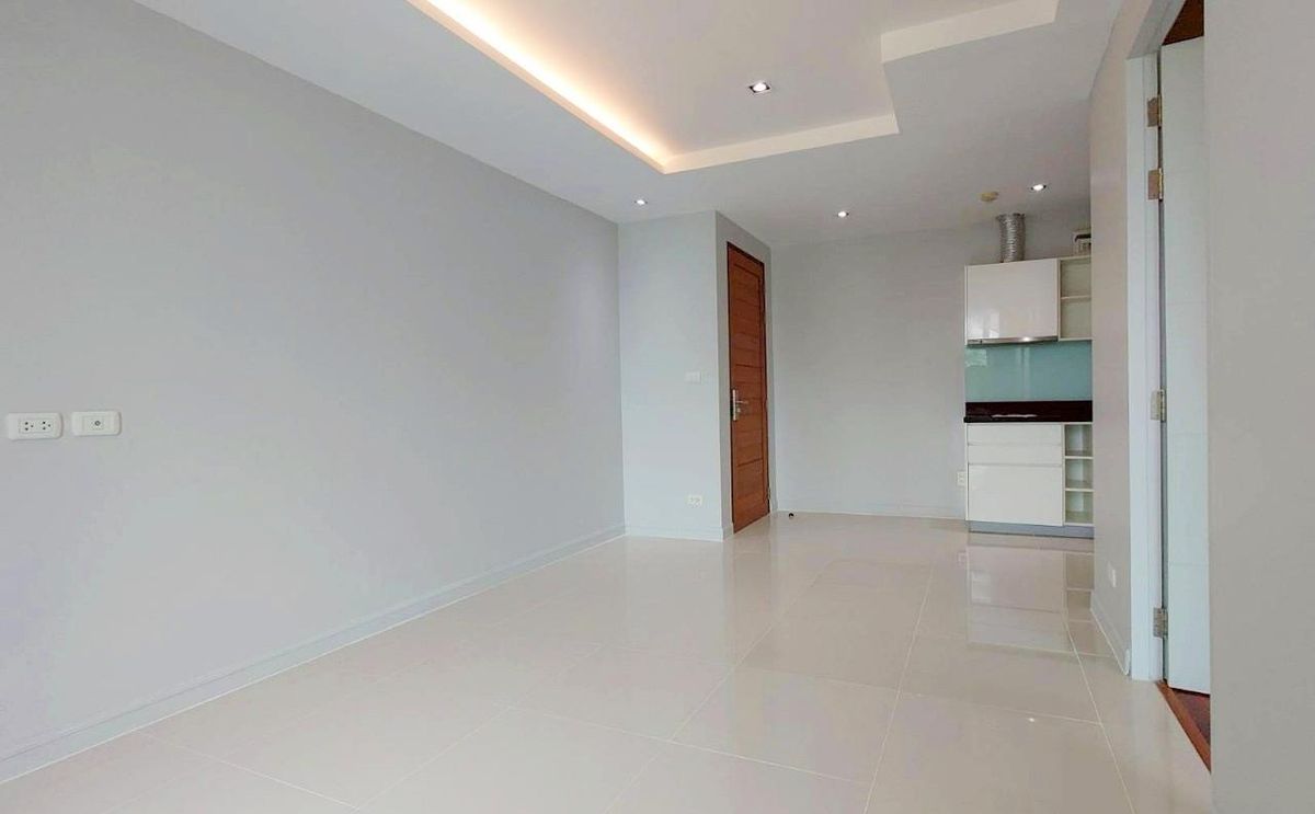 ขายคอนโดสุขุมวิท อโศก ทองหล่อ : ขาย Beverly 33 1 ห้องนอน ห้องมุม ชั้น 6 ขนาด 50 ตรม. รีโนเวทใหม่ ห่าง BTS พร้อมพงษ์ 300 ม.