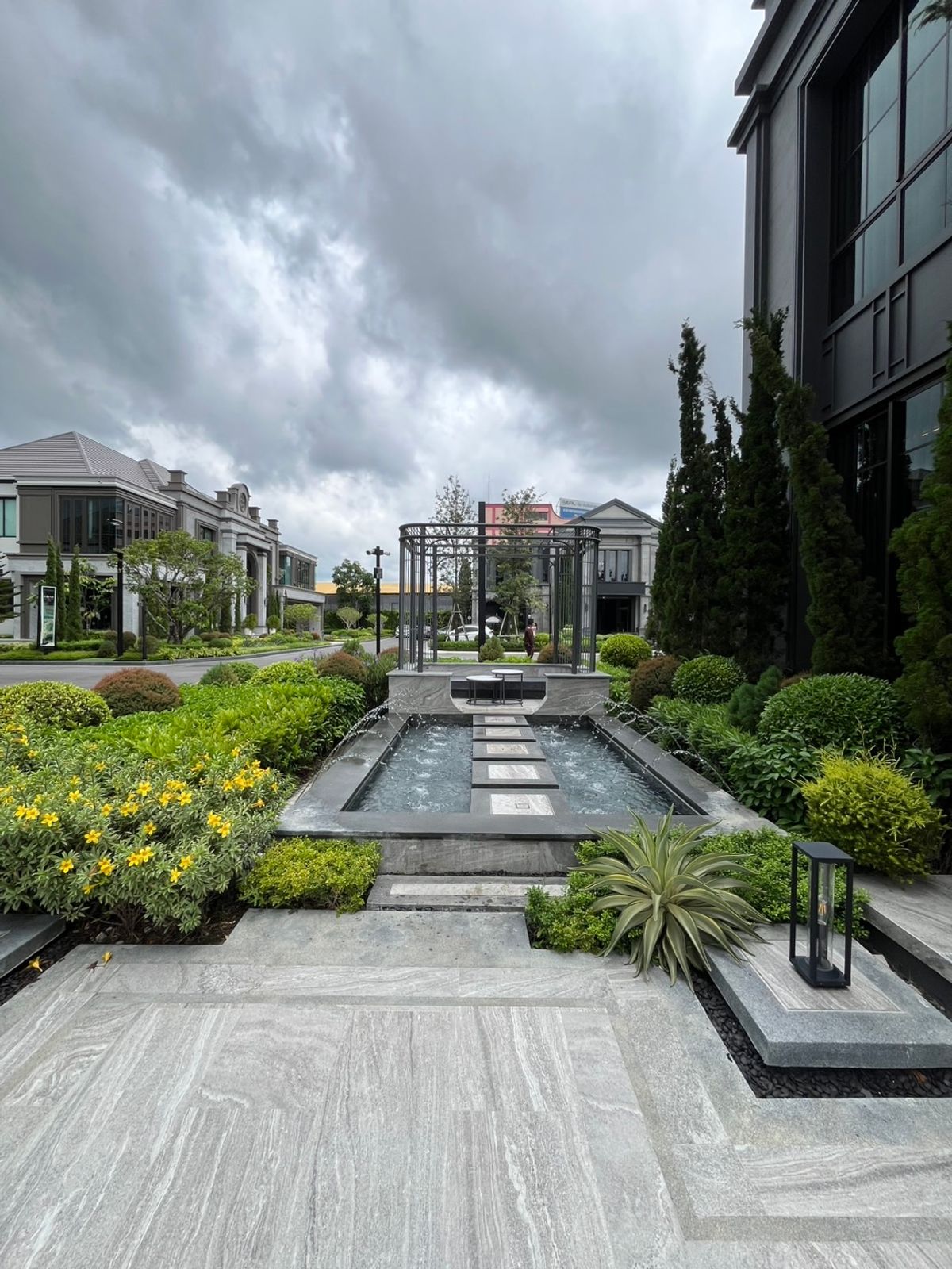 For SaleHousePinklao, Charansanitwong : 🏰 Luxurious detached house, Grand Bangkok Boulevard, Boromarajonani, the largest corner! In the heart of Boromarajonani