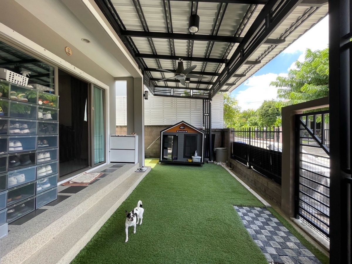 HousePattanakan, Srinakarin : Luxury house for sale, Phatthanakan 38 with 6% ROI tenant