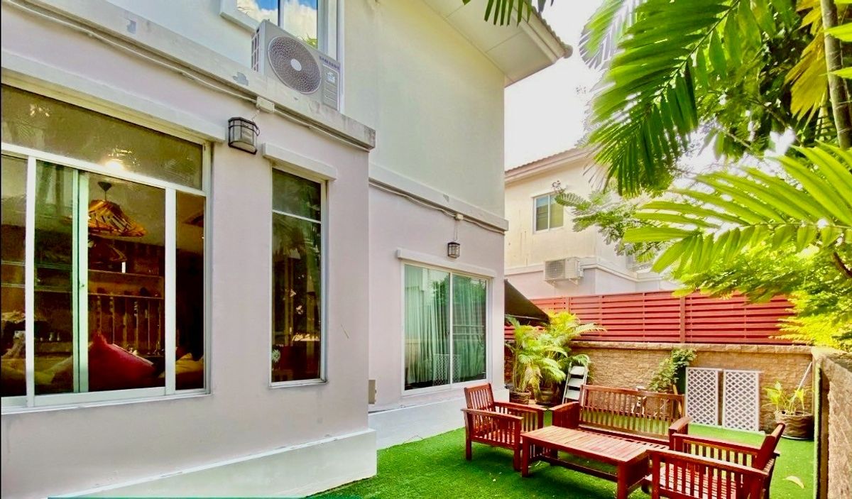 ขายบ้านพัฒนาการ ศรีนครินทร์ : บ้านเดี่ยว 2 ชั้น พร้อมเฟอร์นิเจอร์ทั้งหลัง พร้อมอยู่ได้ทันที ตั้งอยู่ในโครงการ The Plant พัฒนาการ ซอย 38 ใกล้ทางด่วนพัฒนาการ และเชื่อมต่อถนนศรีนครินทร์-สุขุมวิทได้สะดวก