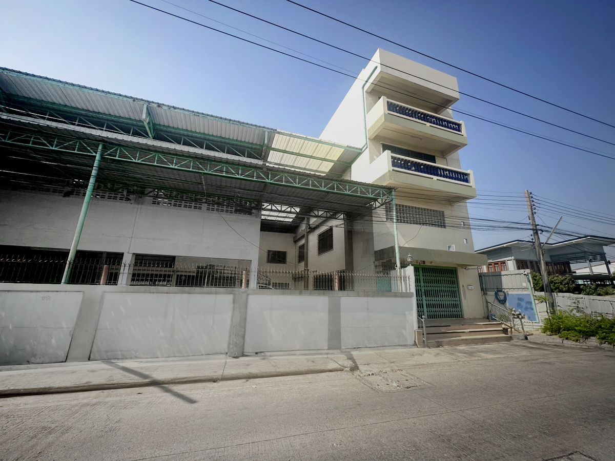 ขายโกดังปทุมธานี รังสิต ธรรมศาสตร์ : ออฟฟิศ 4 ชั้นครึ่ง พร้อมโกดัง จัดเต็ม  พื้นที่รวม 150 วา พื้นที่ใช้สอยรวม 1,264 ตร.ม. สะพานแดงรังสิต