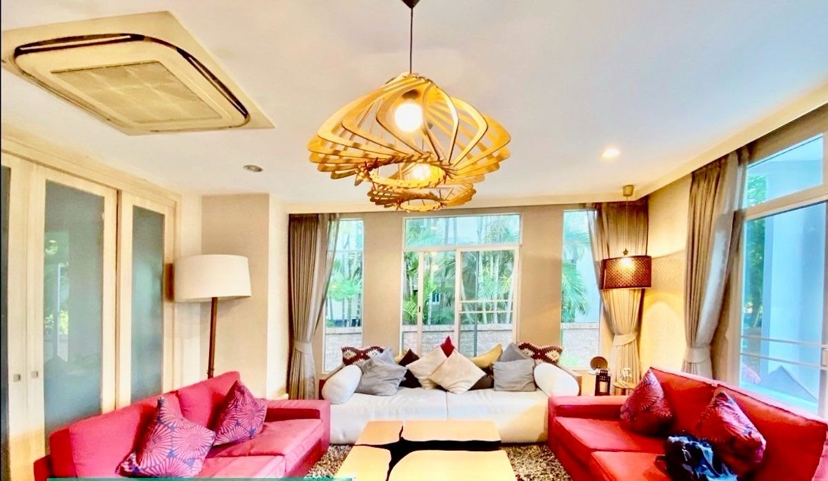 ขายบ้านพัฒนาการ ศรีนครินทร์ : บ้านเดี่ยว 2 ชั้น พร้อมเฟอร์นิเจอร์ทั้งหลัง พร้อมอยู่ได้ทันที ตั้งอยู่ในโครงการ The Plant พัฒนาการ ซอย 38 ใกล้ทางด่วนพัฒนาการ และเชื่อมต่อถนนศรีนครินทร์-สุขุมวิทได้สะดวก