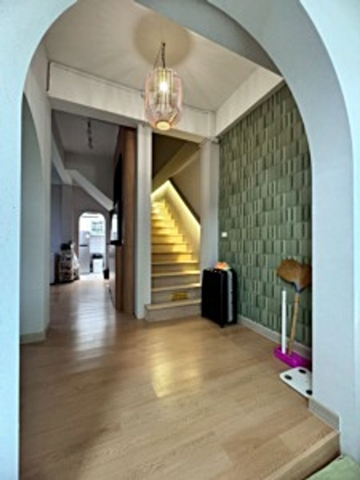 For SaleHome OfficeLadkrabang, Suwannaphum Airport : Selling a 4 -story commercial building in Soi Srinakarin 40, new renovated price, great value, only 7.2 million baht (N.1803)