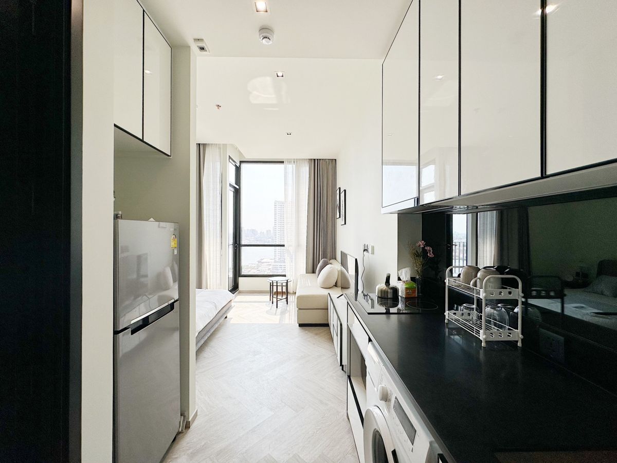 For RentCondoWongwianyai, Charoennakor : 📍 Chapter Charoennakorn - Riverside. Beautiful room. There are many rooms, good locations, high floor, beautiful furniture. Complete electrical appliances (special price)