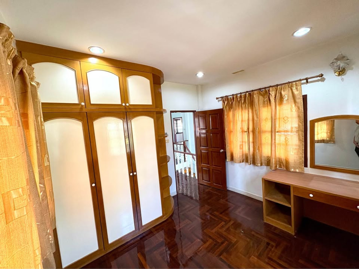 For RentHouseChaengwatana, Muangthong : 3bedroom house in Soi Chaengwattana-Pak Kret 19, behind the Software Park building, opposite Central Chaengwattana.