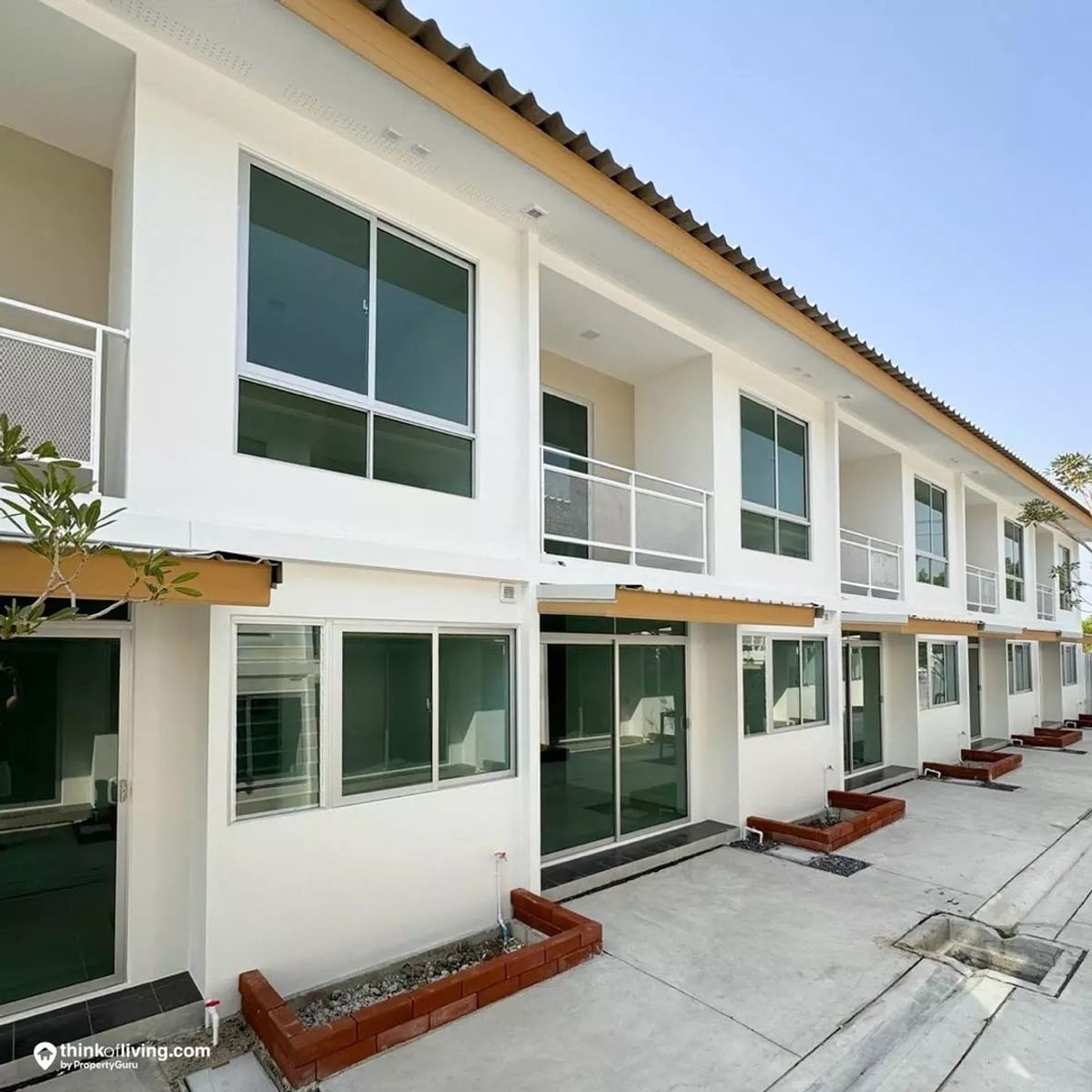 For RentTownhomePathum Thani,Rangsit, Thammasat : Rent of Green House Rangsit Station - Soi Workpoint