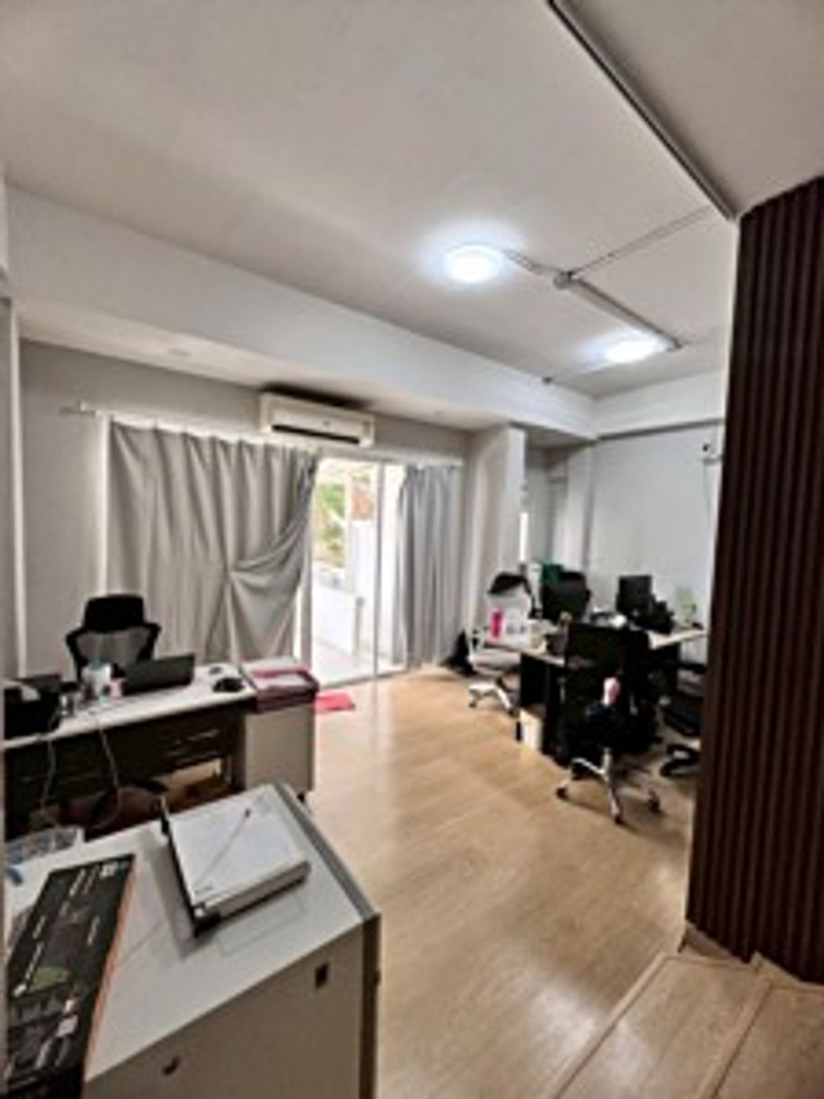 For SaleHome OfficeLadkrabang, Suwannaphum Airport : Selling a 4 -story commercial building in Soi Srinakarin 40, new renovated price, great value, only 7.2 million baht (N.1803)