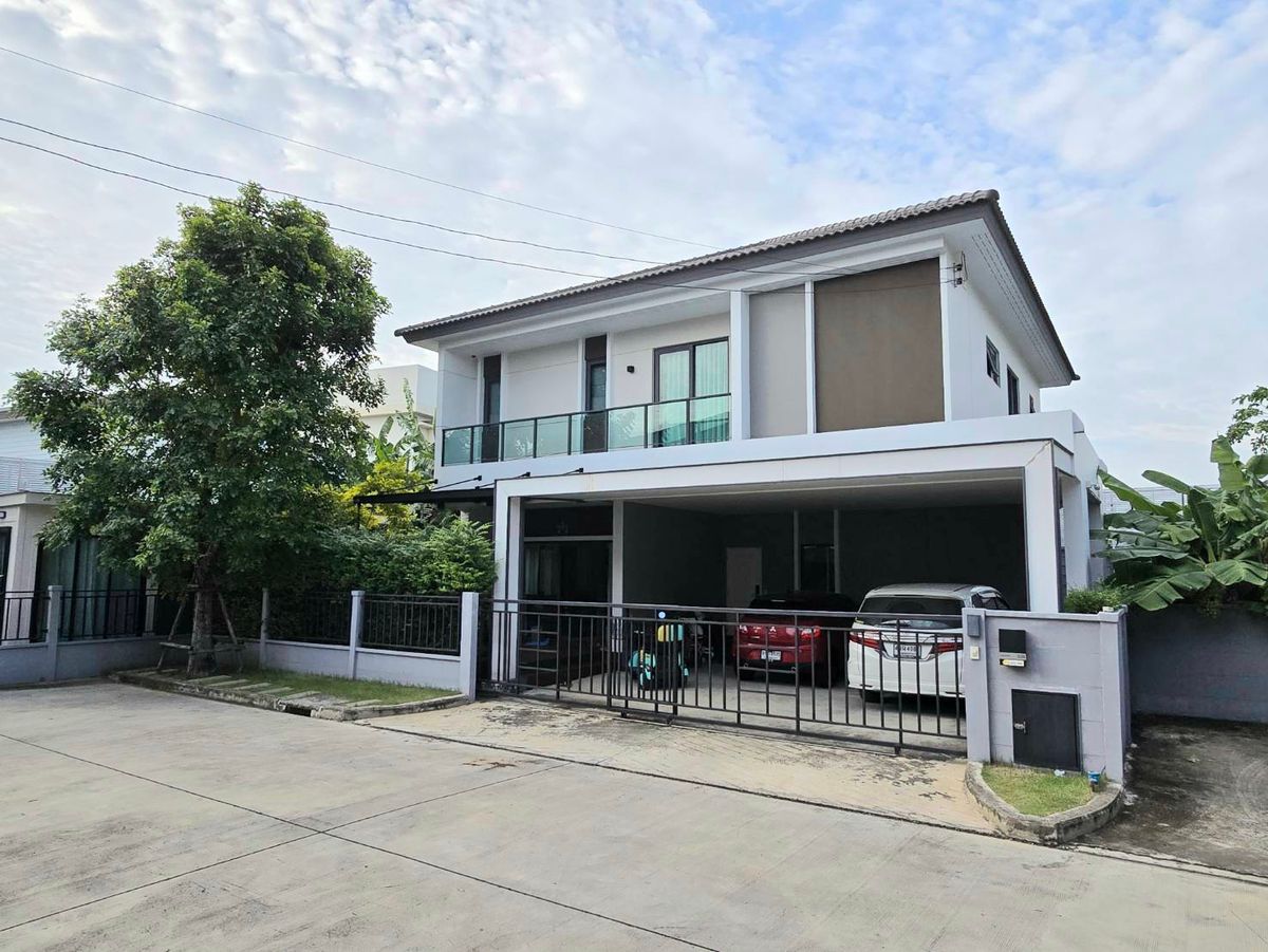 ให้เช่าบ้านวิภาวดี ดอนเมือง หลักสี่ : ให้เช่า บ้านเดี่ยว หลังริม โครงการ CENTRO วิภาวดี บ้านใหม่โซนใกล้ Clubhouse บนเนื้อที่ดินใหญ่กว่า 100 ตร.วา พื้นที่ใช้สอยกว่า 250 ตร.ม. ตกแต่งสวยเฟอร์นิเจอร์พร้อมเข้าอยู่  ใกล้ สนามบินดอนเมือง, รร.นานาชาติ Harrow , รร.พระหฤทัย ,รร.เซนต์ฟรังซีส และม.รังสิต