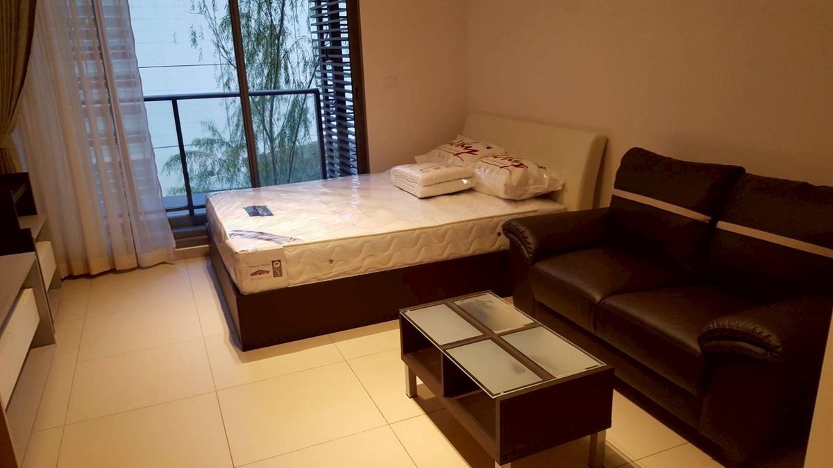 For RentCondoSukhumvit, Asoke, Thonglor : Rent The Lofts Ekkamai Studio, complete with