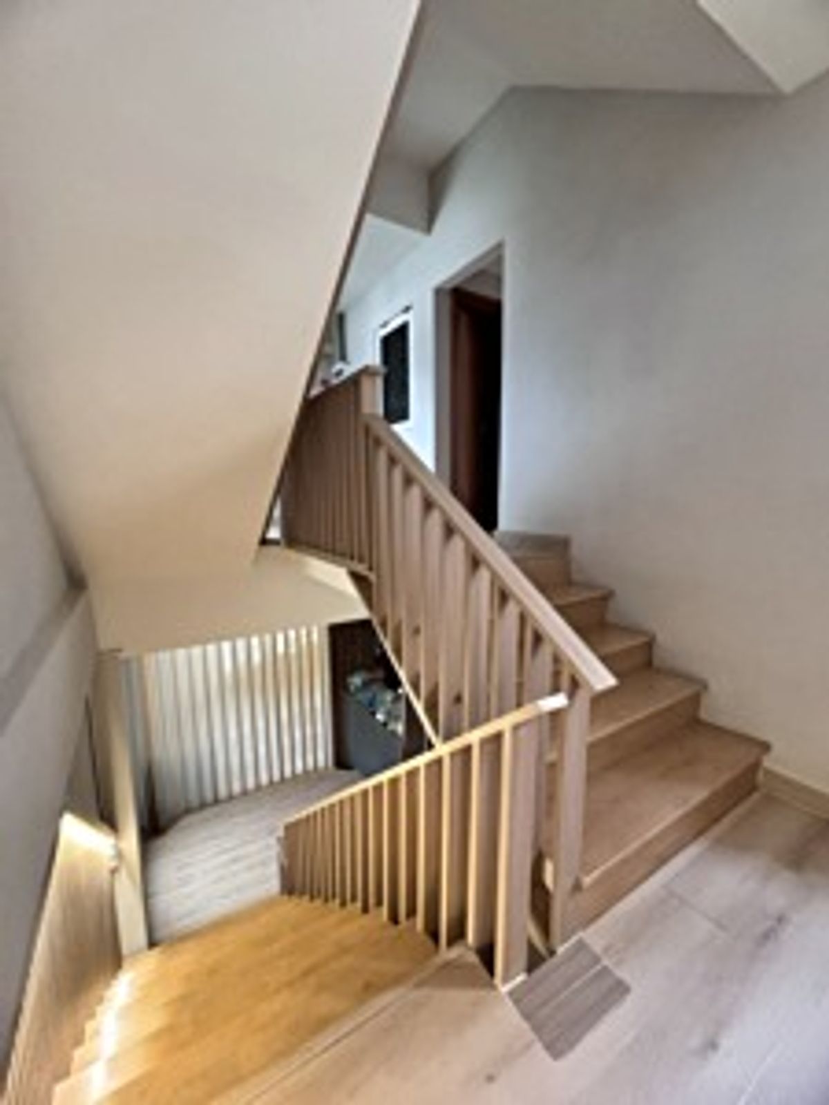 For SaleHome OfficeLadkrabang, Suwannaphum Airport : Selling a 4 -story commercial building in Soi Srinakarin 40, new renovated price, great value, only 7.2 million baht (N.1803)