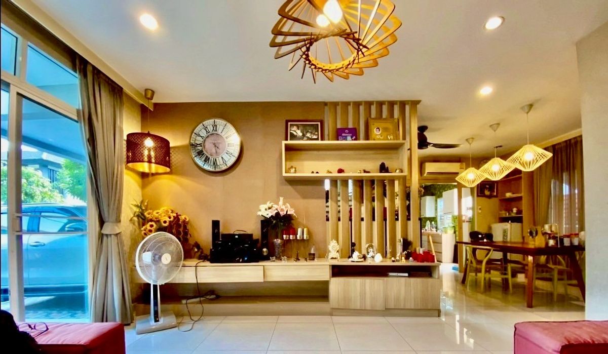 ขายบ้านพัฒนาการ ศรีนครินทร์ : บ้านเดี่ยว 2 ชั้น พร้อมเฟอร์นิเจอร์ทั้งหลัง พร้อมอยู่ได้ทันที ตั้งอยู่ในโครงการ The Plant พัฒนาการ ซอย 38 ใกล้ทางด่วนพัฒนาการ และเชื่อมต่อถนนศรีนครินทร์-สุขุมวิทได้สะดวก