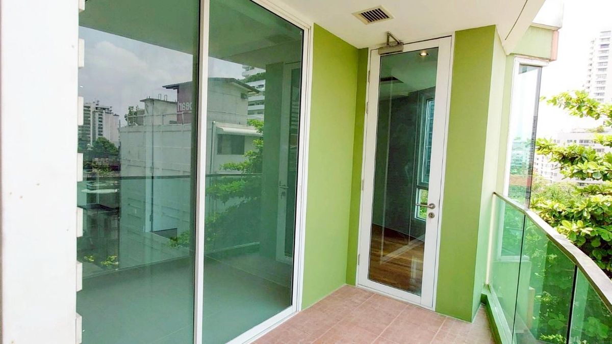 ขายคอนโดสุขุมวิท อโศก ทองหล่อ : ขาย Beverly 33 1 ห้องนอน ห้องมุม ชั้น 6 ขนาด 50 ตรม. รีโนเวทใหม่ ห่าง BTS พร้อมพงษ์ 300 ม.