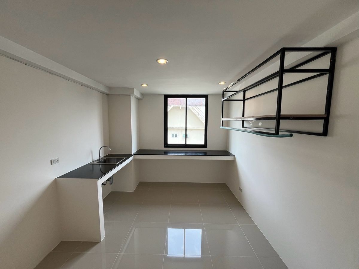 ให้เช่าโฮมออฟฟิศพระราม 3 สาธุประดิษฐ์ : ปล่อยเช่า โมเดิร์น โฮมออฟฟิศ สตูดิโอ ริมถนนใหญ่ พระราม 3 - รัชดาภิเษก แขวงบางโพงพาง เขตยานนาวา กรุงเทพมหานคร | จอดรถได้ 4 คัน | จดทะเบียนบริษัท หรือเช่าทำธุรกิจเชิงพาณิชย์ได้