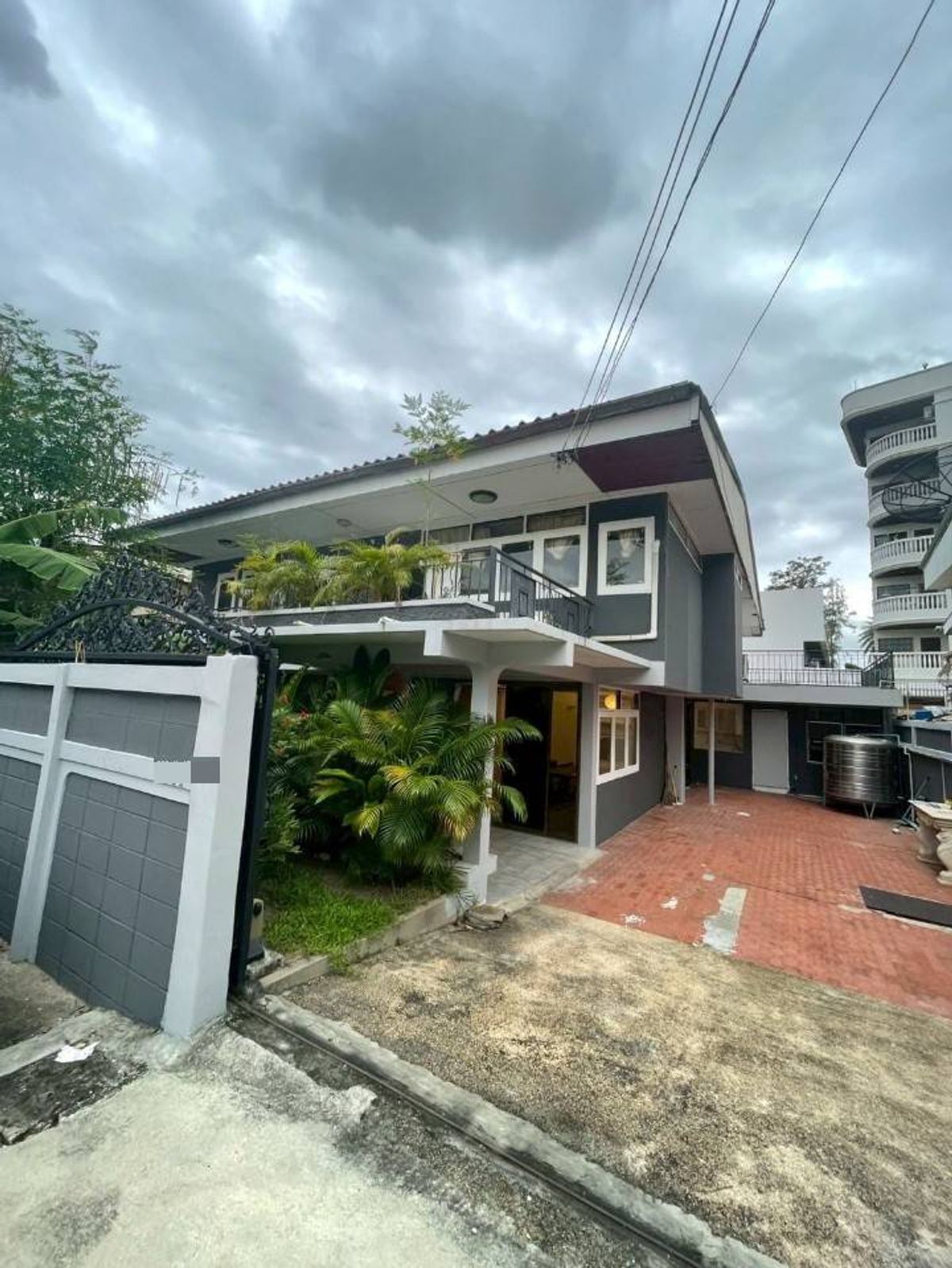 ให้เช่าบ้านสุขุมวิท อโศก ทองหล่อ : ให้เช่าบ้านเดี่ยว2ชั้น รีโนเวทใหม่ทั้งหลัง ถนนสุขุมวิท71 แอร์เฟอร์นิเจอร์ครบ มี4ห้องนอน3ห้องน้ำ1ห้องแม่บ้าน ราคาเช่าเดือนละ45,000บาท