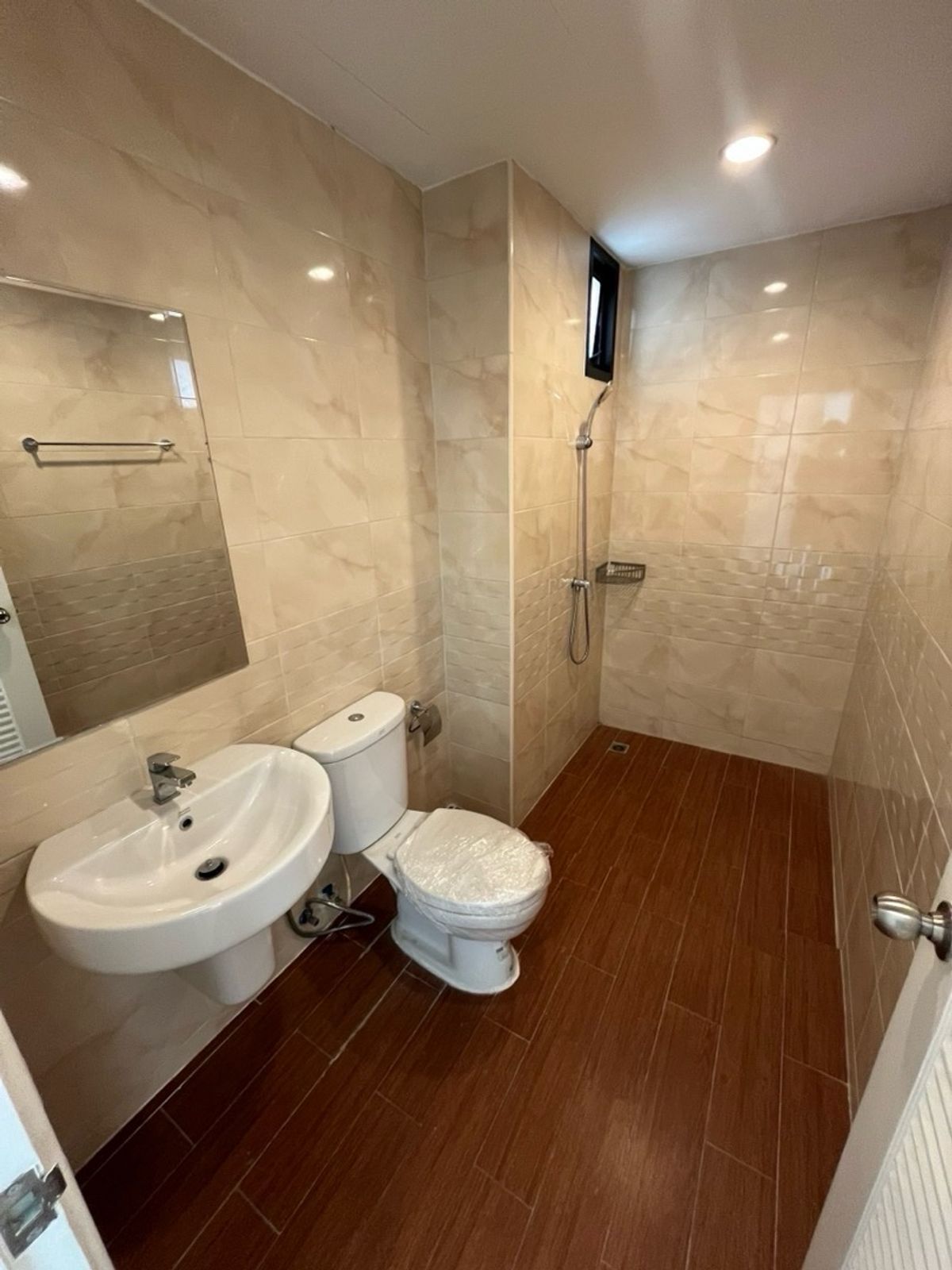 ให้เช่าโฮมออฟฟิศพระราม 3 สาธุประดิษฐ์ : ปล่อยเช่า โมเดิร์น โฮมออฟฟิศ สตูดิโอ ริมถนนใหญ่ พระราม 3 - รัชดาภิเษก แขวงบางโพงพาง เขตยานนาวา กรุงเทพมหานคร | จอดรถได้ 4 คัน | จดทะเบียนบริษัท หรือเช่าทำธุรกิจเชิงพาณิชย์ได้