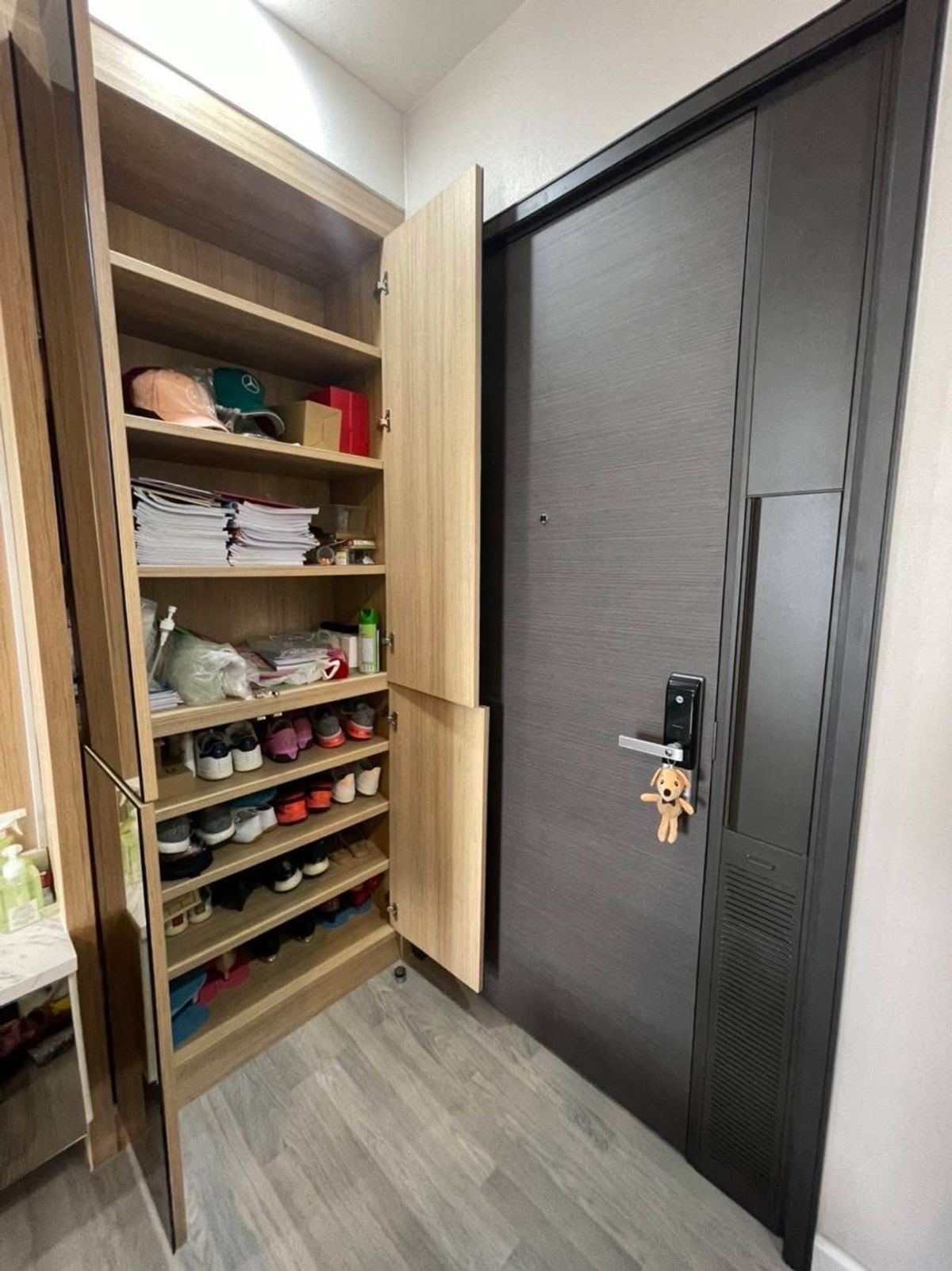 คอนโดสยาม จุฬา สามย่าน : ปล่อยเช่า The room rama4 คอนโดห้องใหญ่ ทำเลดี ใจกลางสามย่าน บรรทัดทอง อยู่ใกล้ย่าน New CBD สยาม เซนเวิล สีลม ขึ้นด้วยง่าย เงียบสงบ น่าออยู่สุด ๆ ห้ามพลาดเลย!  สนใจติดต่อ 0876358339 