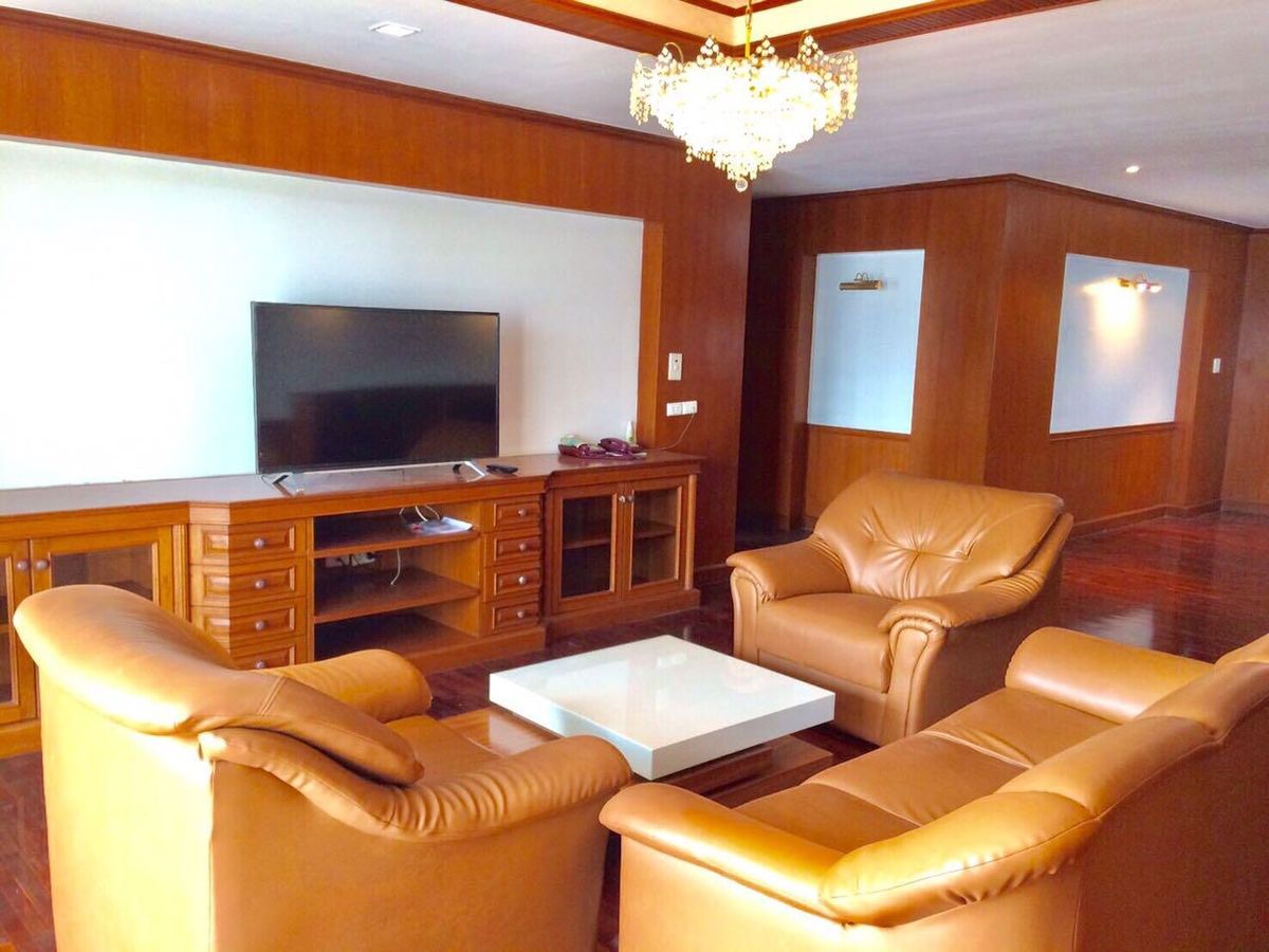 For RentCondoSukhumvit, Asoke, Thonglor : Spacious 3 bed 3 bath 250 sqm corner condo at D.S. Tower 1 Sukhumvit 33 for rent 60,000THB per month, Sukhumvit 33, BTS Phrom Phong