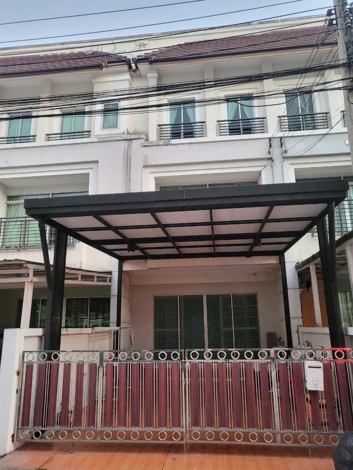 For RentTownhomePattanakan, Srinakarin : Rent a townhome Ban Klang Mueang Rama 9-Ring Road, near The Mall Bangkapi and Airport Link