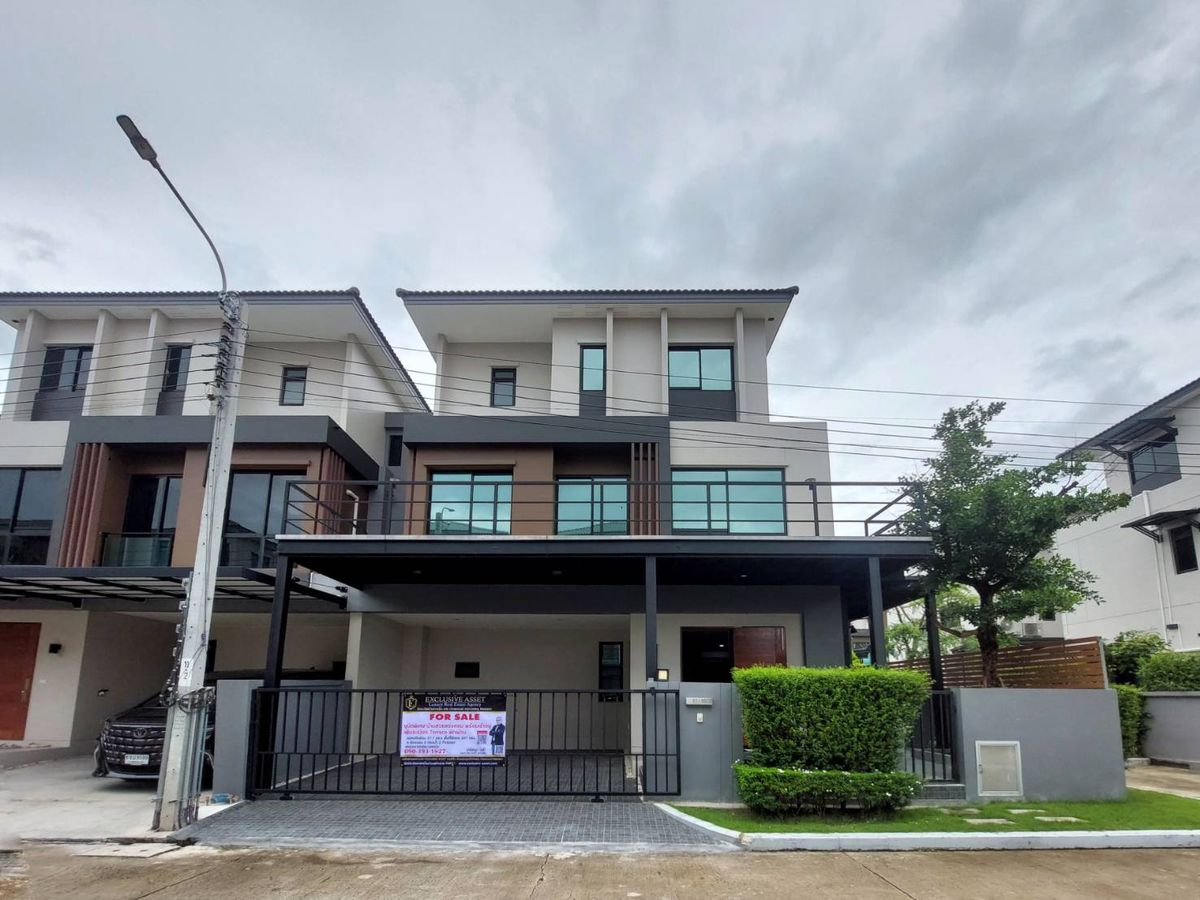 ขายบ้านเอกชัย บางบอน : ขายบ้านแฝด 3 ชั้น ยูนิตพิเศษ 37.7 ตรว. 207 ตรม. นินญา กัลปพฤกษ์ เป็นแปลงติดสวนหย่อม ทำให้ได้รับพื้นที่สี   เขียวและเป็นส่วนตัวมากกว่าหลังอื่น 4 ห้องนอน 5 ห้องน้ำ 2 ที่จอด พร้อมต่อเติมระเบียงเทอร์เรซ