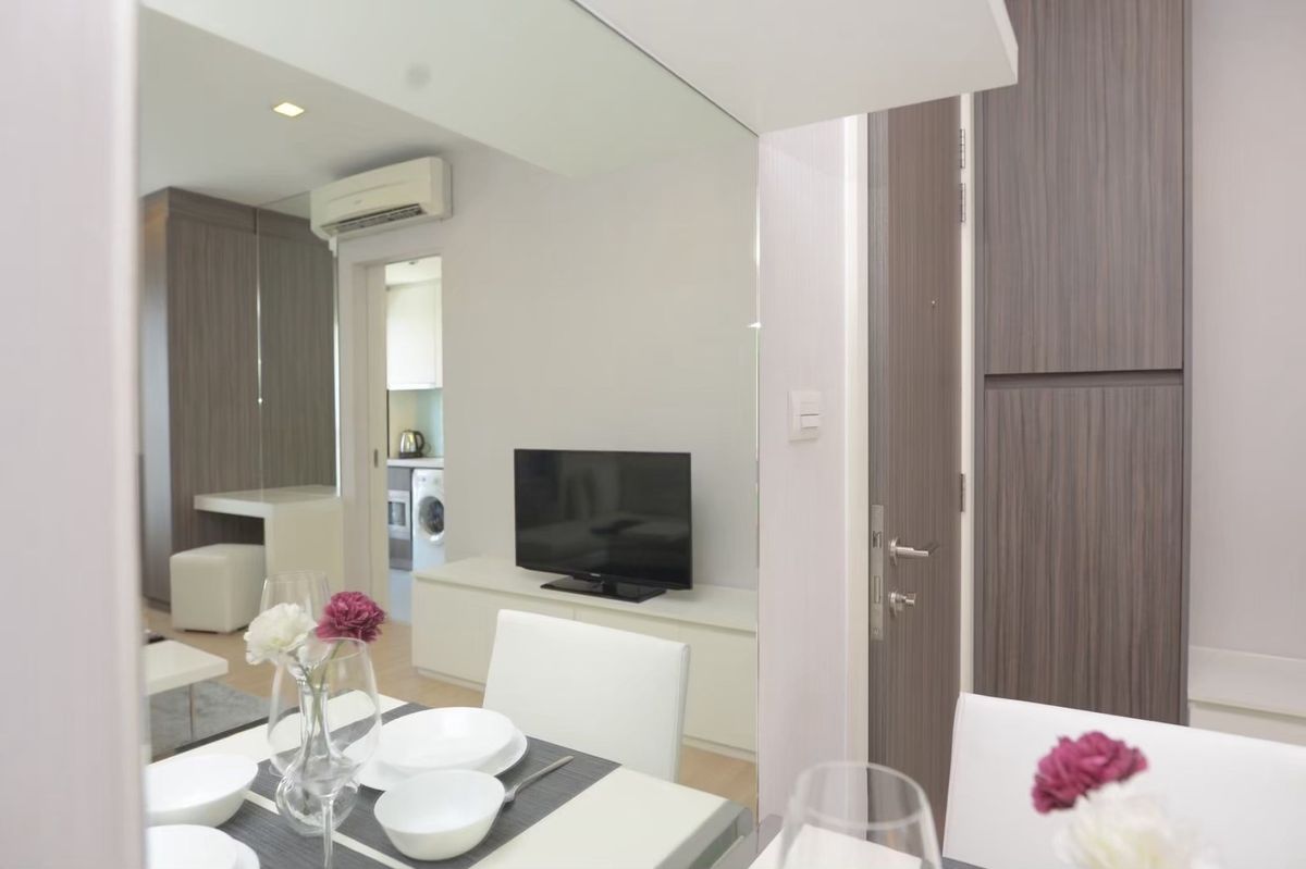 ขายคอนโดวงเวียนใหญ่ เจริญนคร : ขายด่วน Urbano Absoluite Sathorn Taksin  สตูดิโอ ชั้นสูง ราคาดีสุด