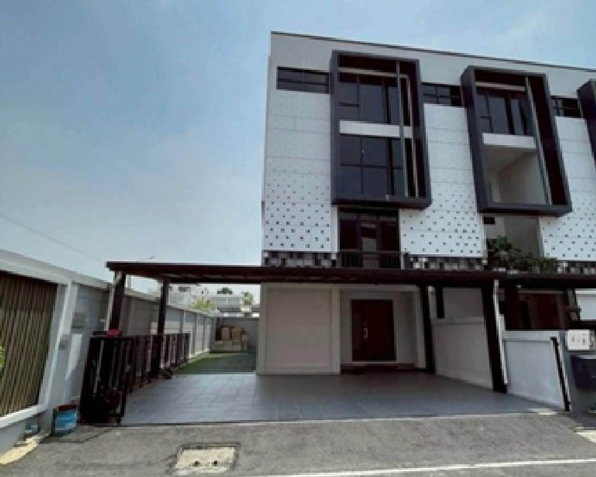 ให้เช่าโชว์รูมเลียบทางด่วนรามอินทรา : For Rent ให้เช่าทาวน์โฮม / Home Office 4 ชั้น โครงการ เดอะ ฮาร์โมนี รามอินทรา 62 The Harmony ใกล้แฟชั่นไอส์แลนด์ แอร์ทั้งหลัง เฟอร์นิเจอร์บางส่วน อยู่อาศัย หรือ Home Office จดบริษัทได้