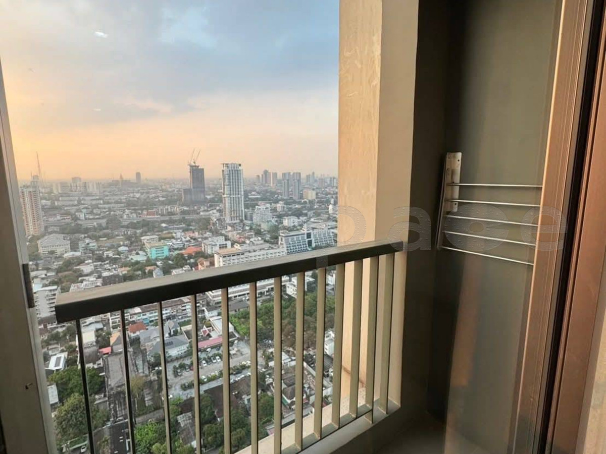 ให้เช่าคอนโดสะพานควาย จตุจักร : ▚ LF158ツ ให้เช่า: Rhythm Phahon - Ari – 1 Bed 36 ตร.ม. 🥇ห้องรีโนเวทใหม่! วิวเมืองพาโนรามา ไม่บล็อก ผนังติดห้องอื่นด้านเดียว เป็นส่วนตัวสูง