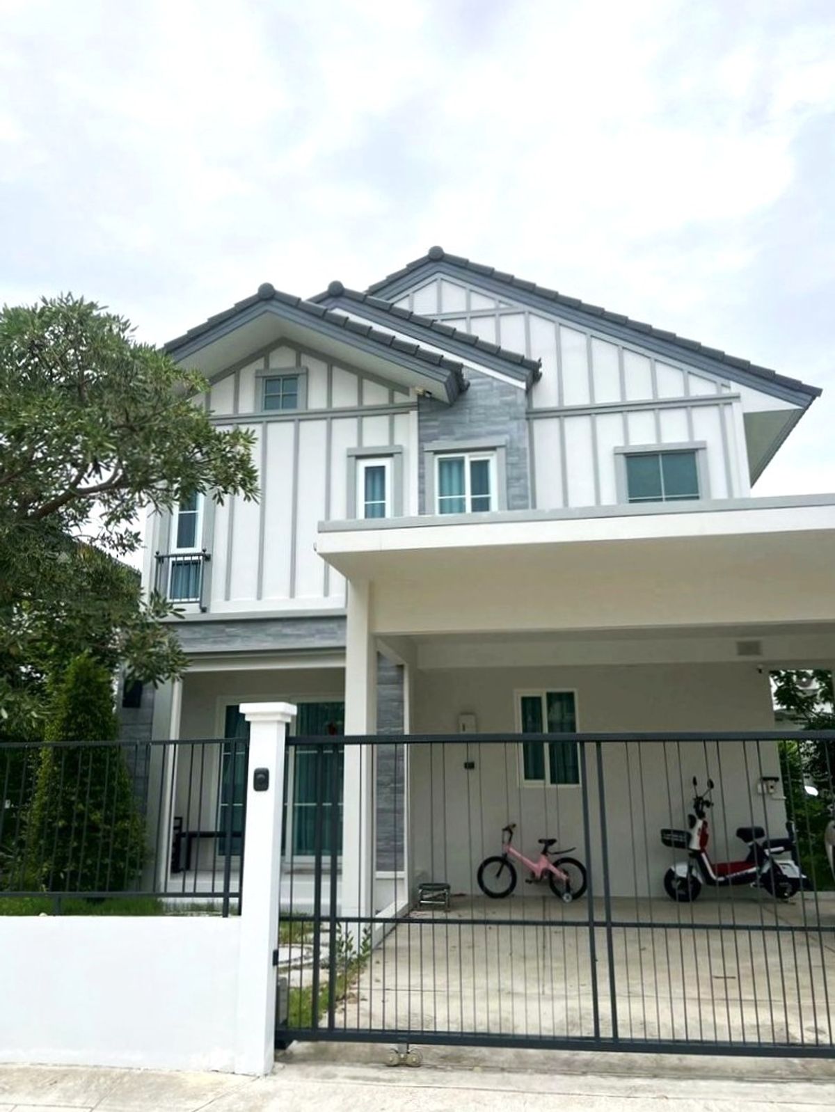 ให้เช่าบ้านบางนา แบริ่ง ลาซาล : 🏡 ให้เช่า บ้านเดี่ยว 2 ชั้น สไตล์ยุโรปในทำเลต้นบางนา | Villaggio 3 ศรีนครินทร์ บางนา
