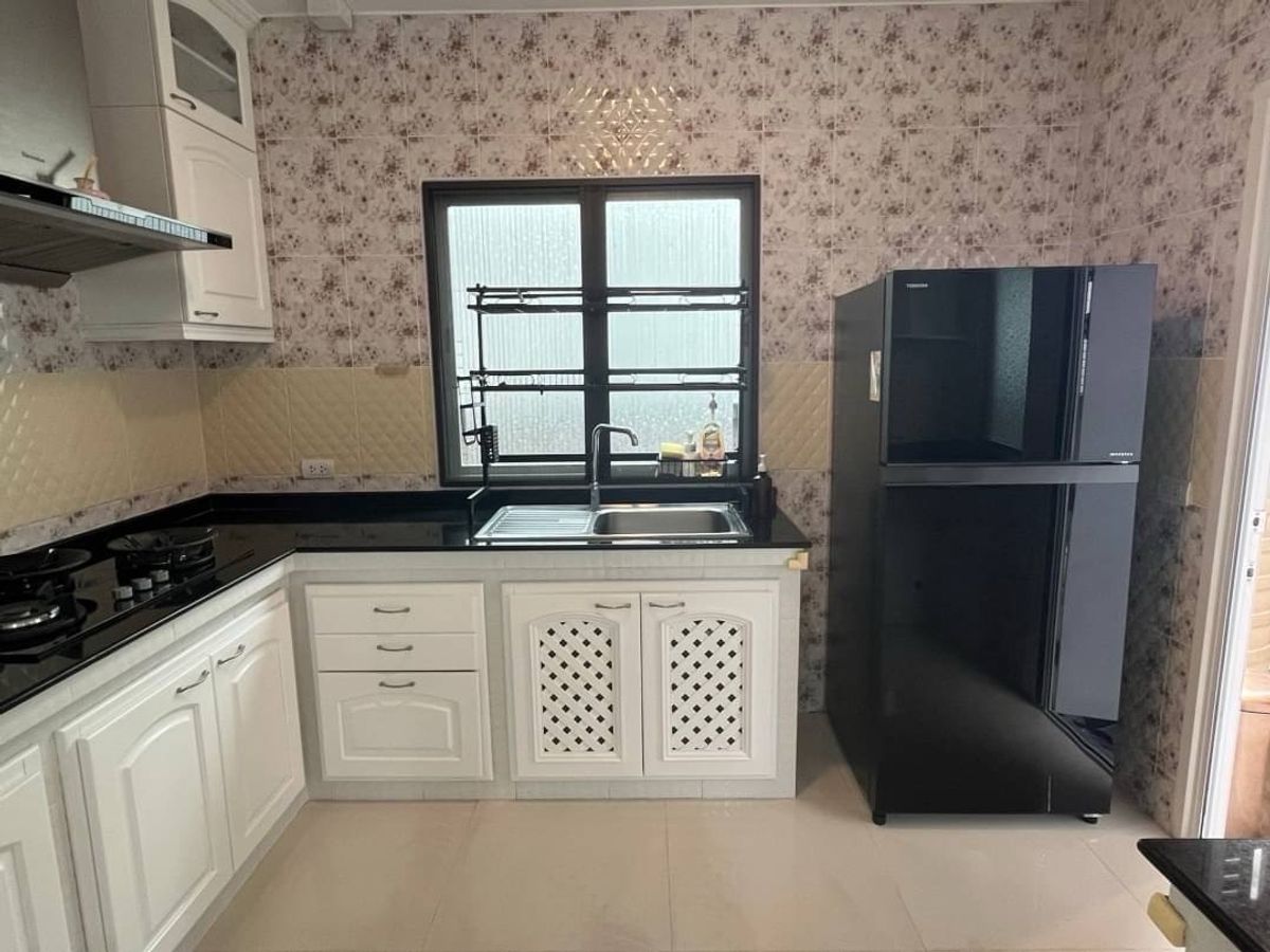 HousePattanakan, Srinakarin : Luxury house for sale, Phatthanakan 38 with 6% ROI tenant