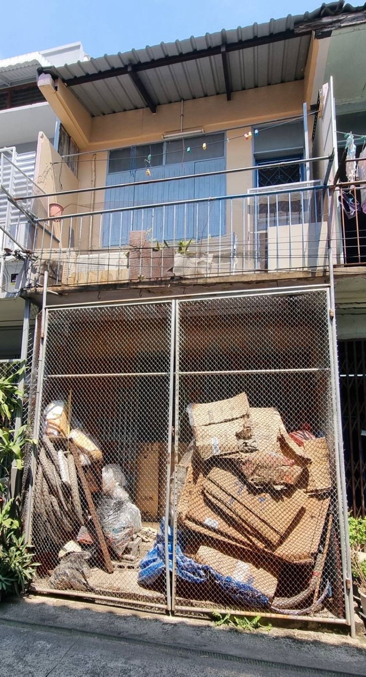 For SaleShop HousePinklao, Charansanitwong : [M6357] 2 commercial buildings, rare golden location, 23.50 sq.w., Krungthon Bridge (Sang Hi) near the Krung Thon Market for 2 minutes to the Riverside Bangkok Hotel.