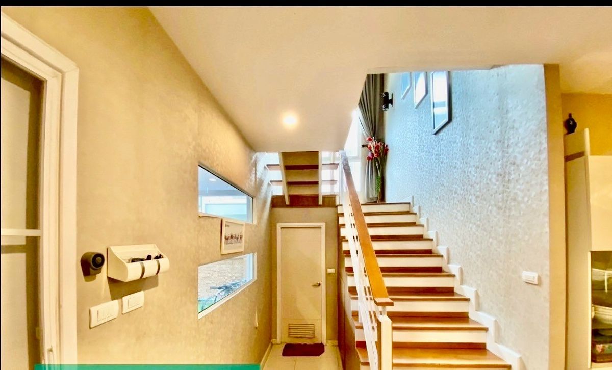 ขายบ้านพัฒนาการ ศรีนครินทร์ : บ้านเดี่ยว 2 ชั้น พร้อมเฟอร์นิเจอร์ทั้งหลัง พร้อมอยู่ได้ทันที ตั้งอยู่ในโครงการ The Plant พัฒนาการ ซอย 38 ใกล้ทางด่วนพัฒนาการ และเชื่อมต่อถนนศรีนครินทร์-สุขุมวิทได้สะดวก