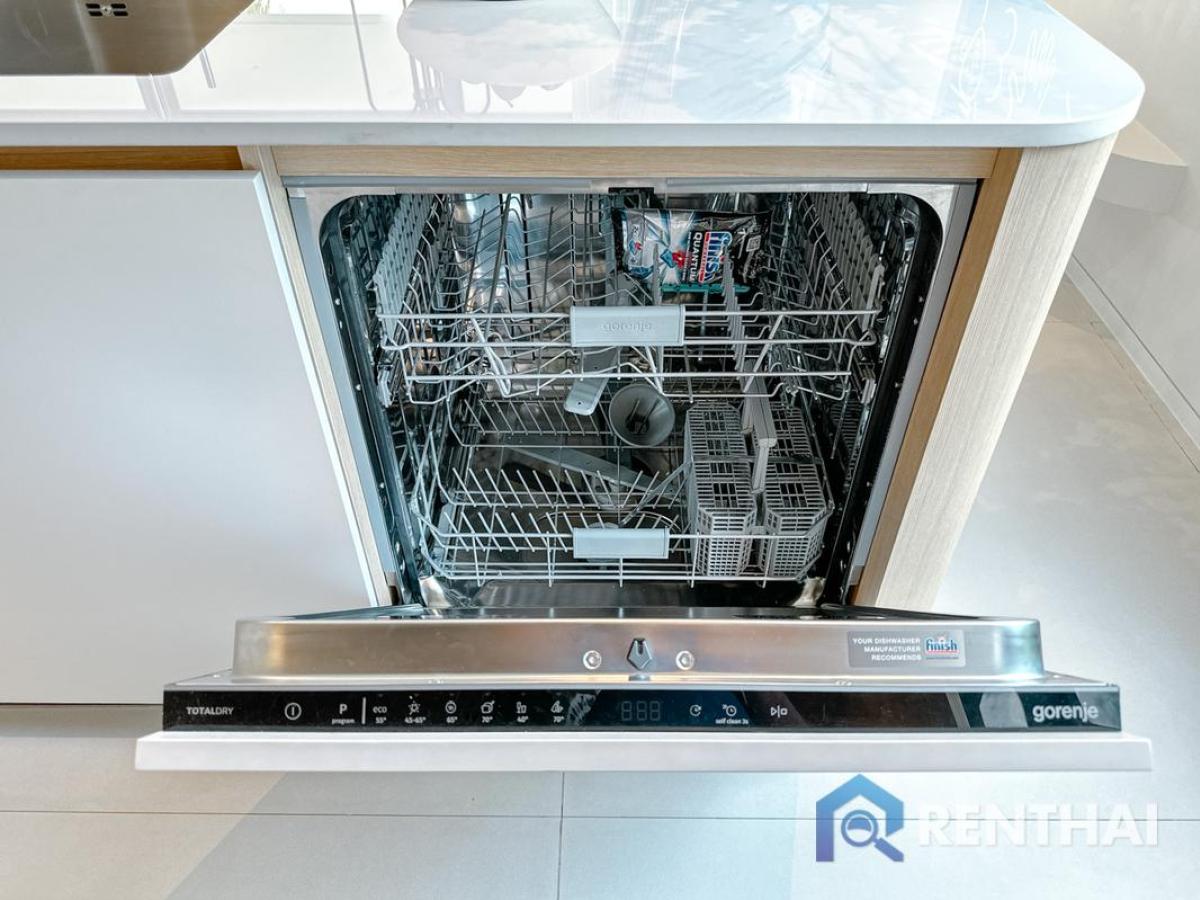 ขายคอนโดภูเก็ต : สำหรับ ขาย คอนโด 3 ห้องนอน ที่ The Standard Residences