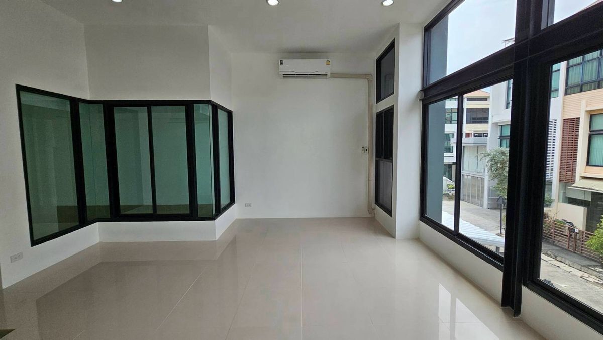 ขายโฮมออฟฟิศเลียบทางด่วนรามอินทรา : ขาย โฮมออฟฟิศ เดอะ ฮาบิแทท ศรีวรา ถนนศรีวรา ซอยลาดพร้าว 94 แขวงวังทองหลาง เขตวังทองหลาง กรุงเทพมหานคร 