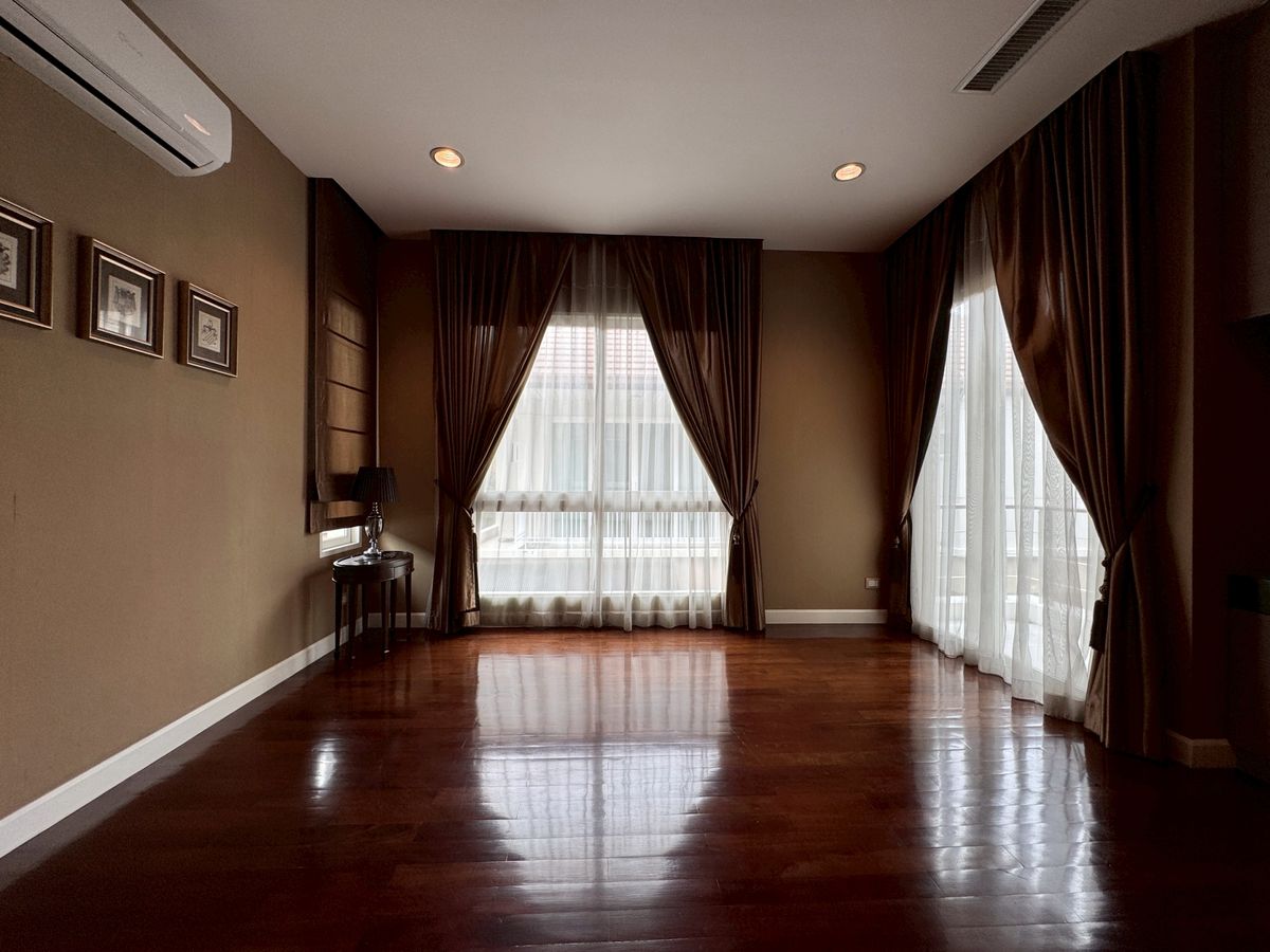 ขายบ้านพุทธมณฑล ศาลายา : (For Sale) Nirvana Icon Pinklao 19.5 ล้านบาท 3 ห้องนอน 4 ห้องน้ำ ขนาด 145 ตร.ว. โทร 0838824256 Big