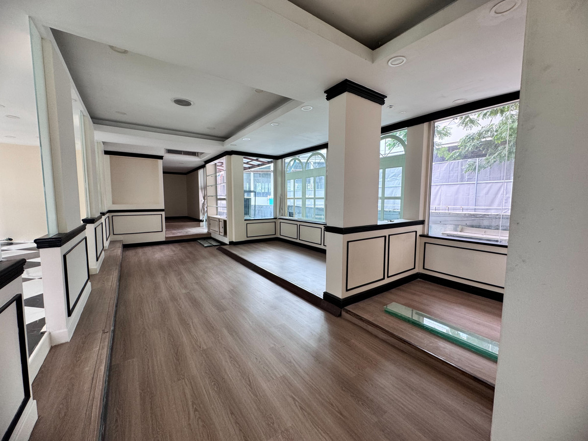 For RentRetail SpaceSukhumvit, Asoke, Thonglor : Rent a great value area of Soi Thonglor 13 (Sukhumvit 55), good location near the business area (N.1806)