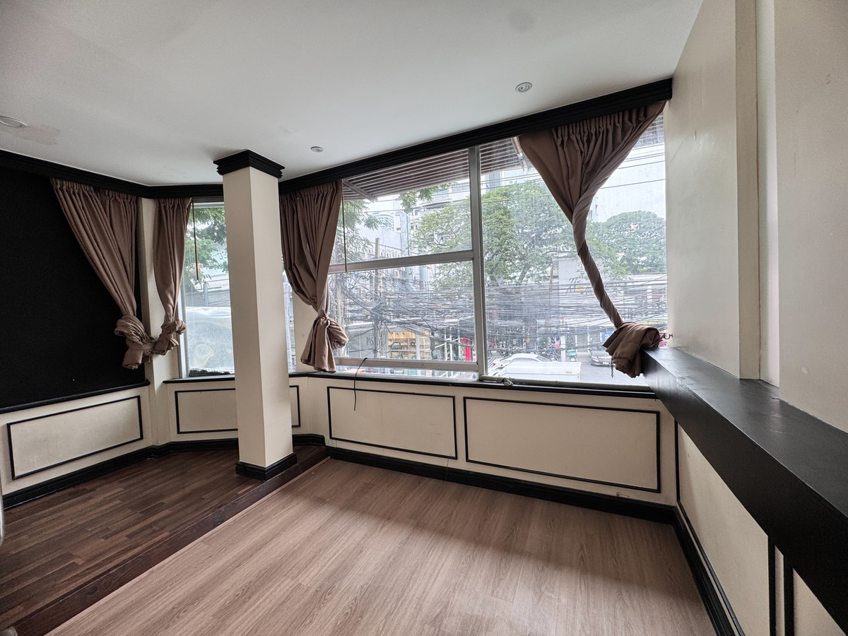 For RentRetail SpaceSukhumvit, Asoke, Thonglor : Rent a great value area of Soi Thonglor 13 (Sukhumvit 55), good location near the business area (N.1806)