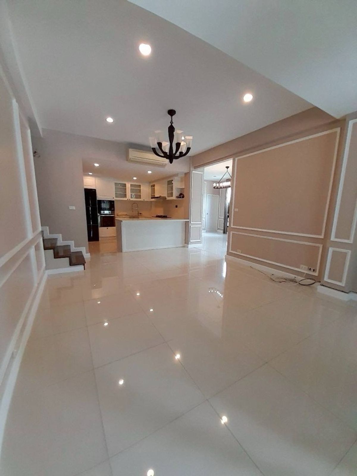 ขายทาวน์โฮมอ่อนนุช อุดมสุข : Townhome 3 ชั้นครึ่ง ราคาดี เงียบสงบ เดินทางสะดวก ใกล้จุดขึ้นลงทางด่วน