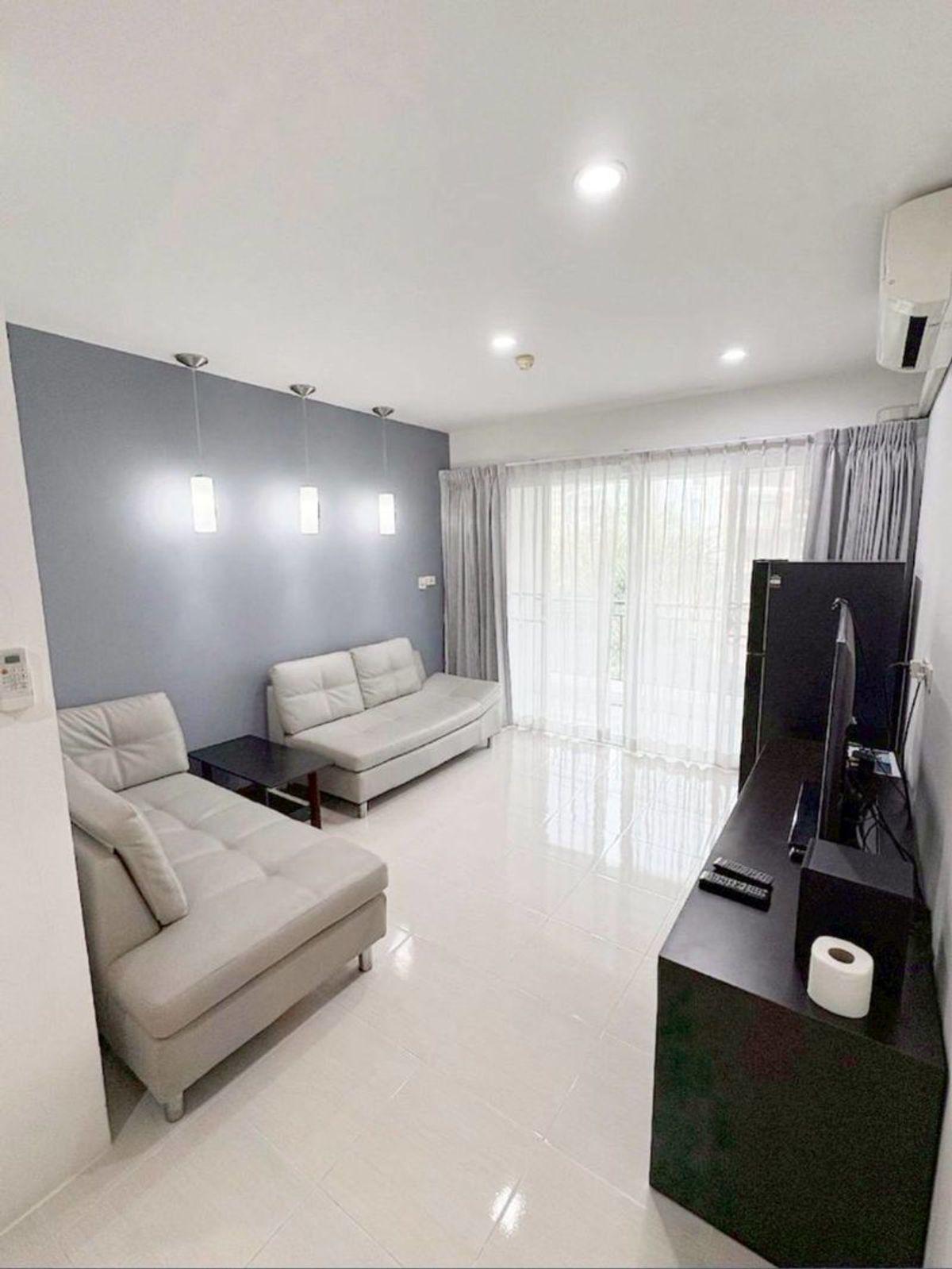 For RentCondoPattaya, Bangsaen, Chonburi : The AD BANGSARAY LAKE & Resort condo is a dual room, a dual room to find a total of 1 large room, 51 sqm. Building C, 4th floor, condo is opposite the Bangsaeng Municipality, Sattahip District, Chon Buri Province.