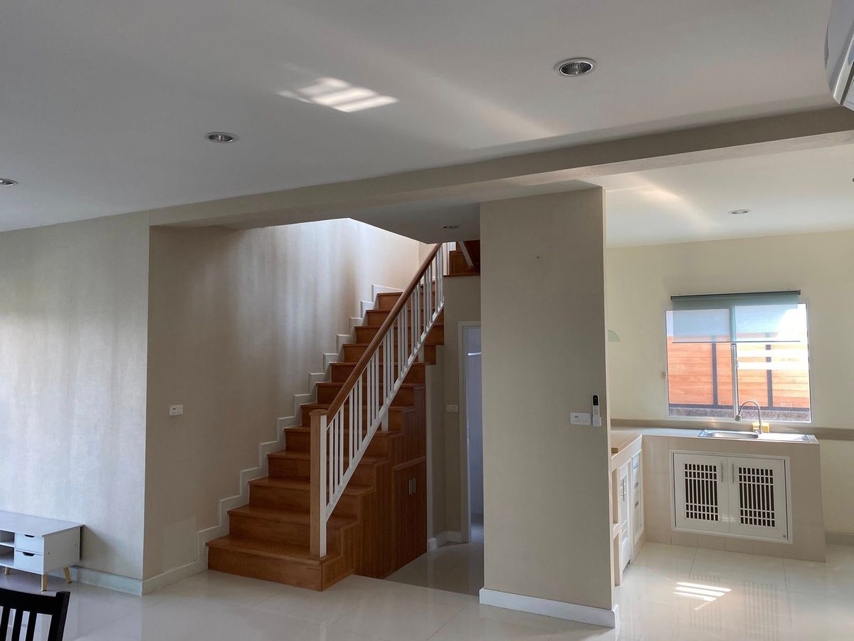HousePattanakan, Srinakarin : P-2760 for rent/quick sale! Twin House