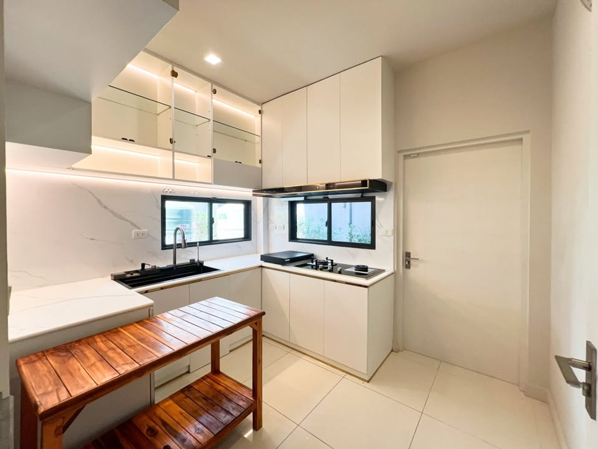 For RentHouseVipawadee, Don Mueang, Lak Si : 4Bedroom House with Smart Home System and Koi Pond near Don Mueang Airport