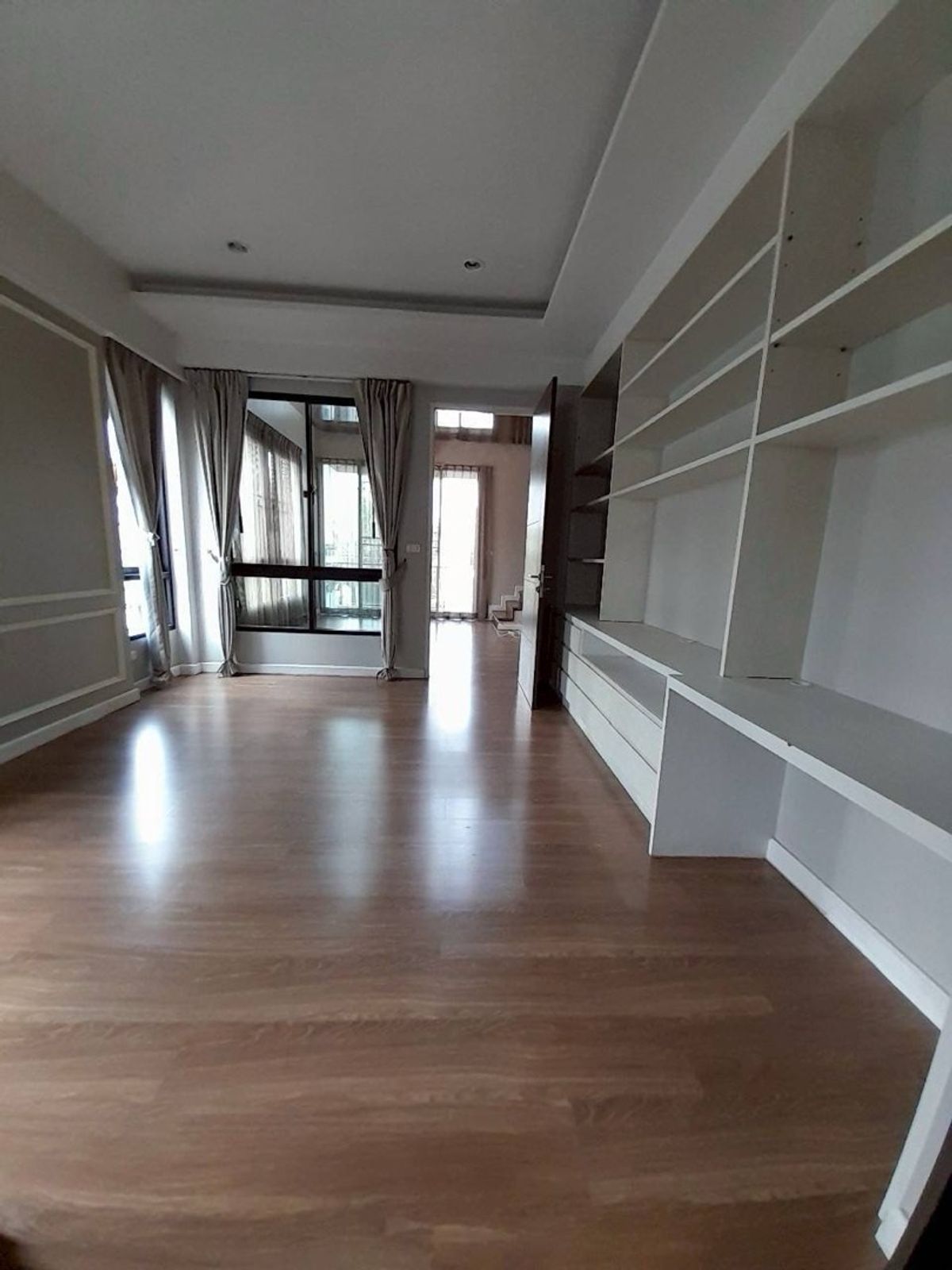 ขายทาวน์โฮมอ่อนนุช อุดมสุข : Townhome 3 ชั้นครึ่ง ราคาดี เงียบสงบ เดินทางสะดวก ใกล้จุดขึ้นลงทางด่วน