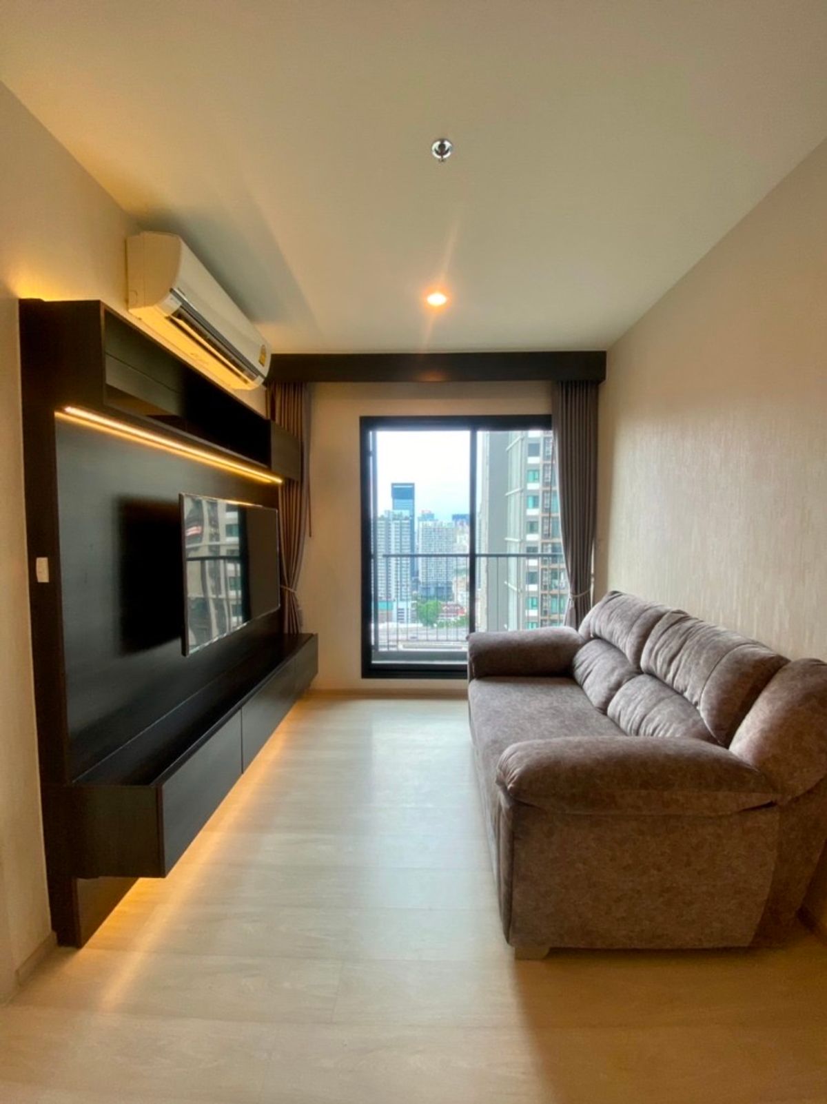 For RentCondoRama9, Petchburi, RCA : Rental of 2 bedrooms, 2 bedrooms, 2 bathrooms, Asoke zone #Life Asoke #Condo Life #Asoke Condo #2 Bedroom Condo #Sukhumvit Condo #Condo near Airport Link #Condo near BTS #Condo in the heart of the city
