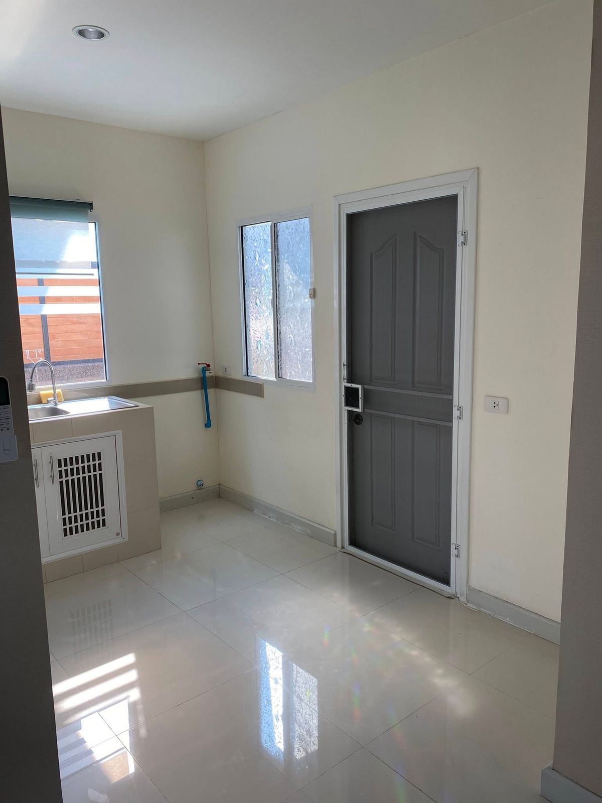 HousePattanakan, Srinakarin : P-2760 for rent/quick sale! Twin House