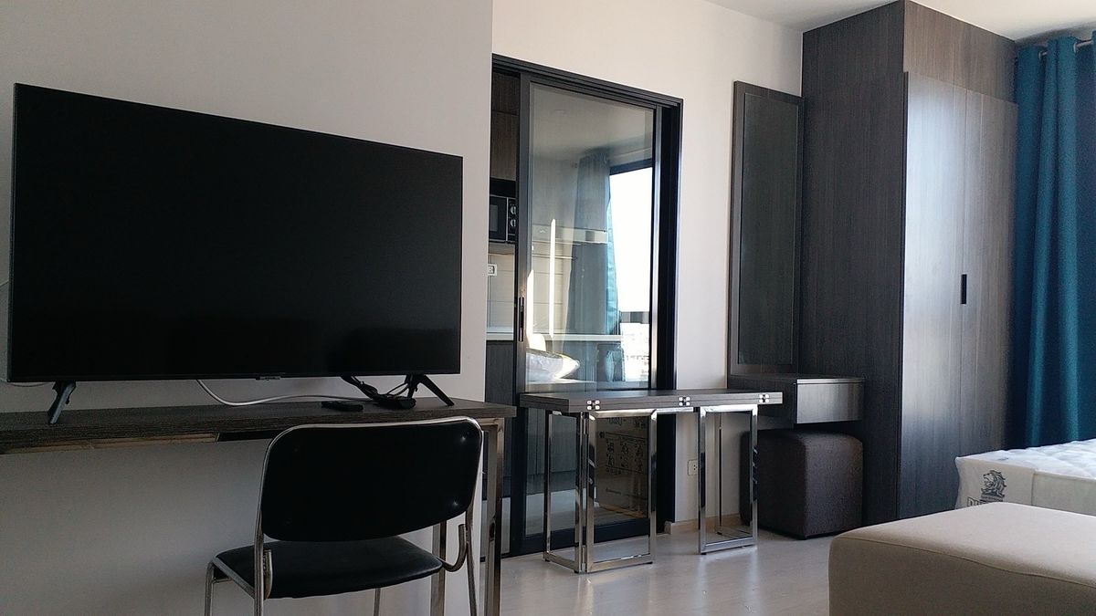 For SaleCondoOnnut, Udomsuk : Condo for sale, Ellio Delnes, 
BTS Udomsuk,  only 2.49 million with tenants contract.