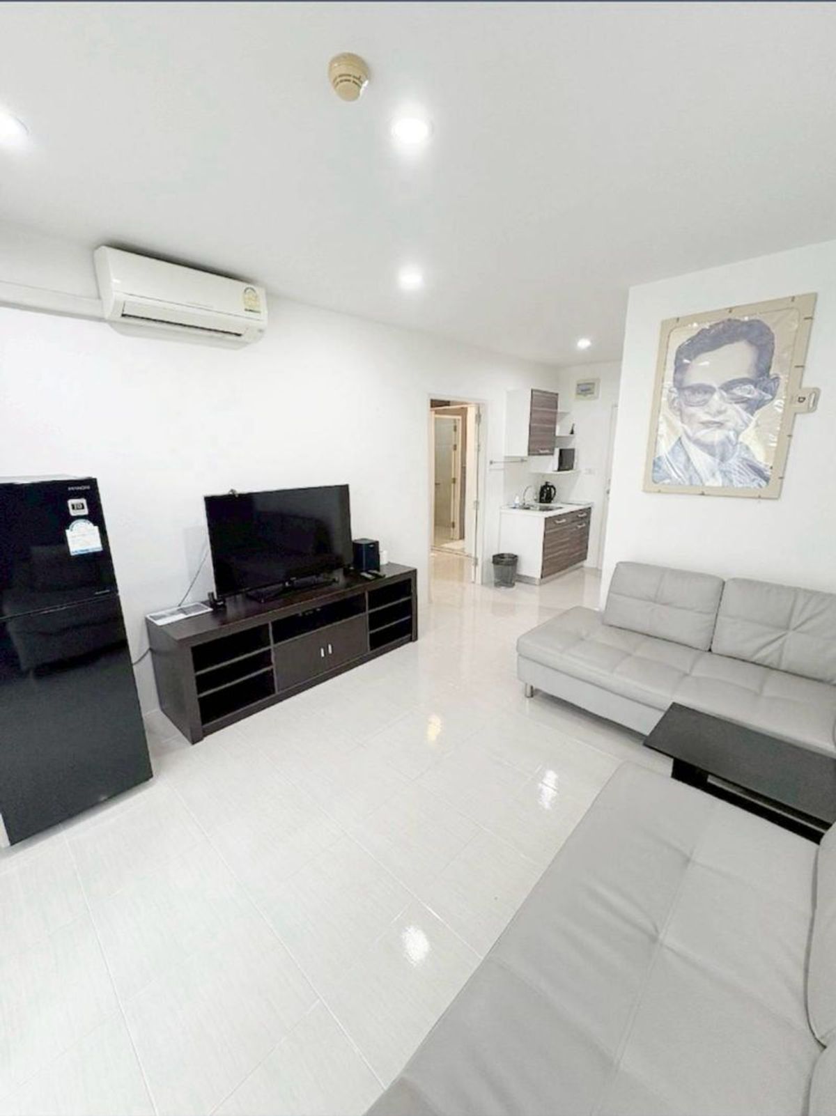 For RentCondoPattaya, Bangsaen, Chonburi : The AD BANGSARAY LAKE & Resort condo is a dual room, a dual room to find a total of 1 large room, 51 sqm. Building C, 4th floor, condo is opposite the Bangsaeng Municipality, Sattahip District, Chon Buri Province.